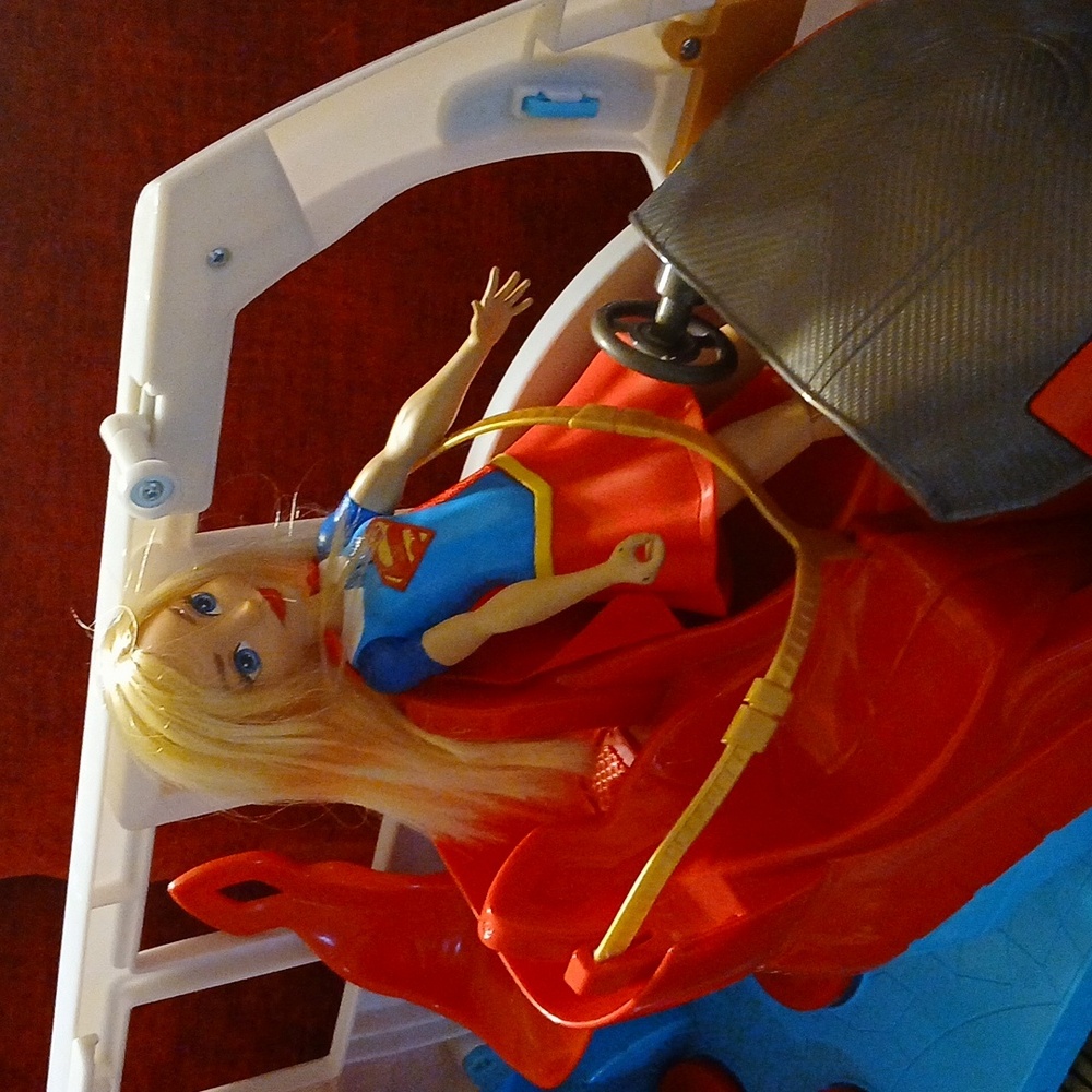 SUPERGIRL AND TRANSFORMING BUS - Picture 10 of 16